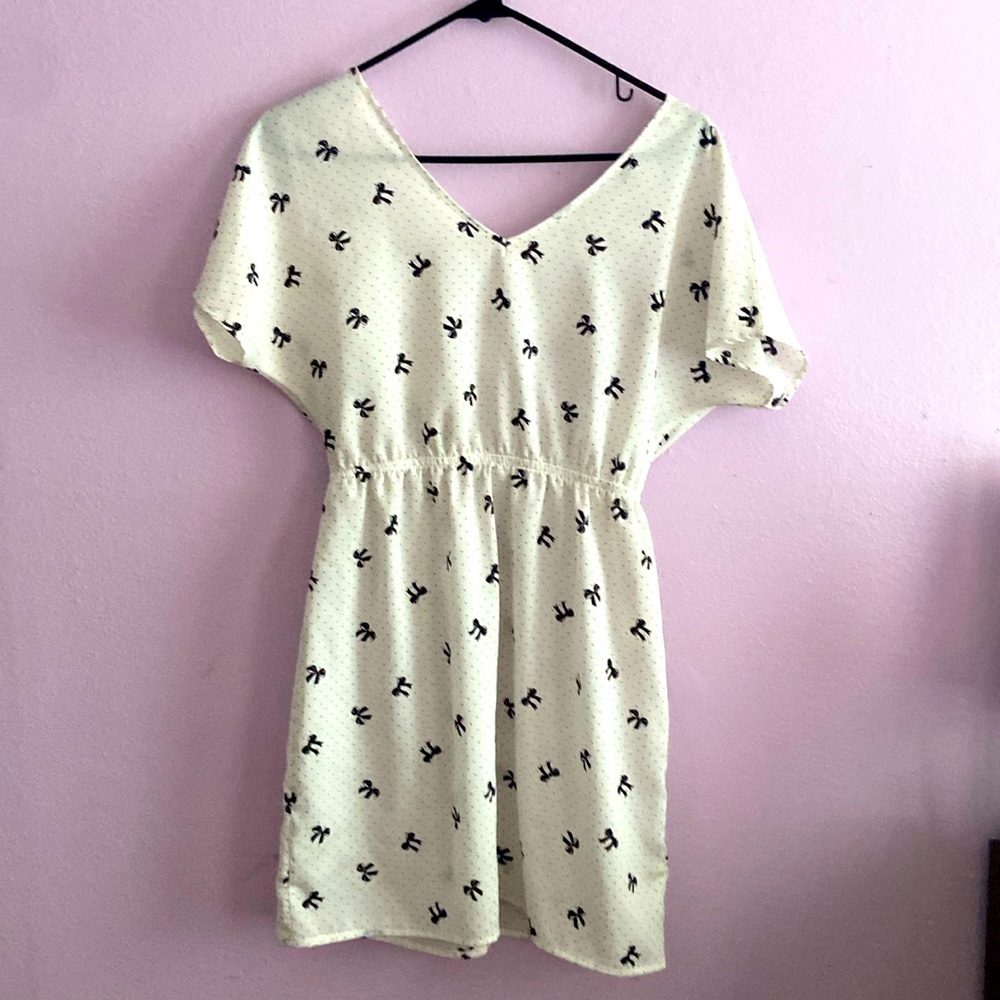Black bow white dress
